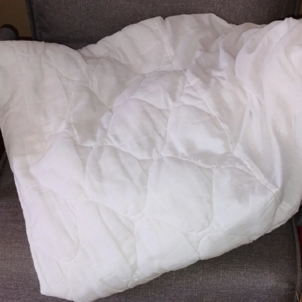 Luxurious White Quilted Mattress Cover